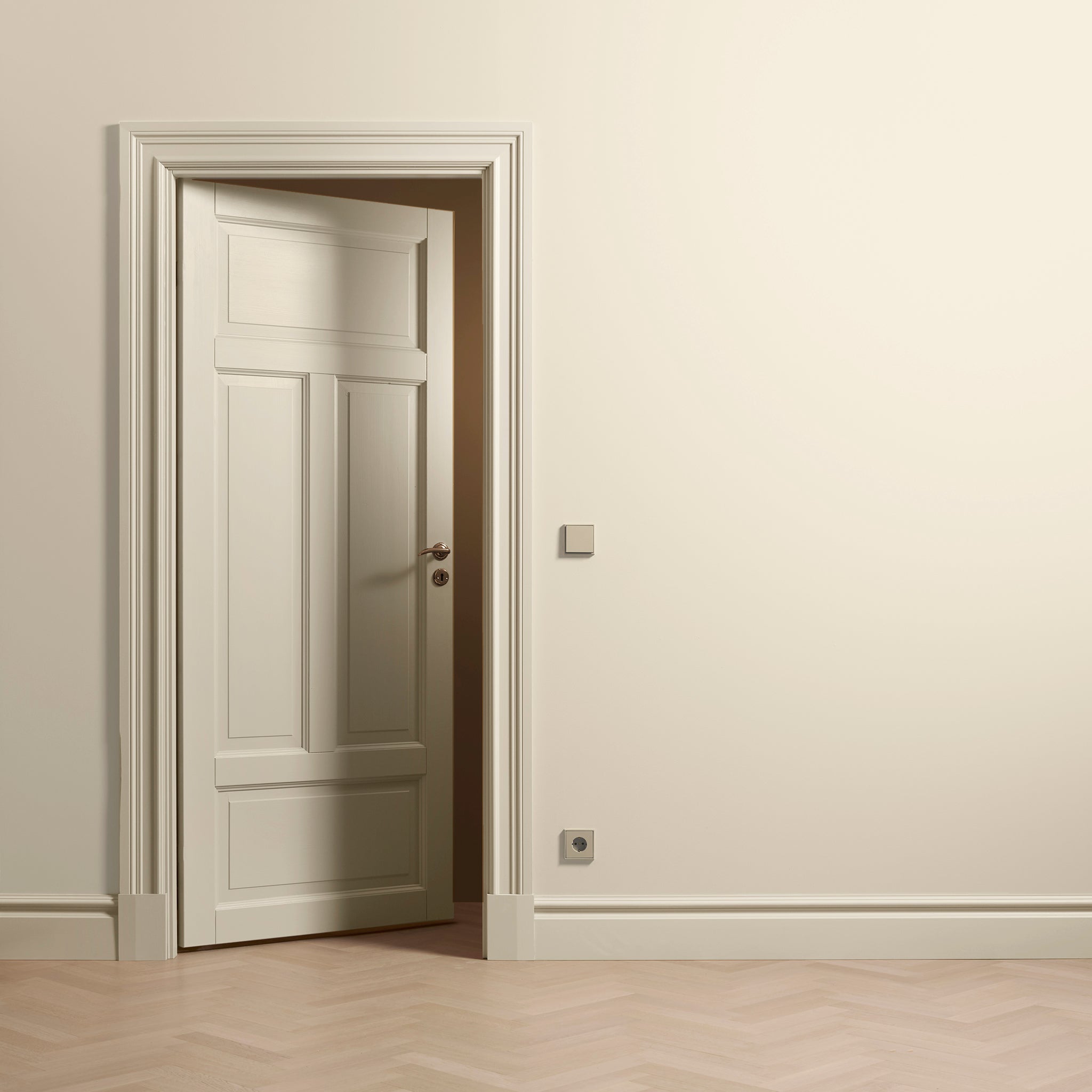 Väggfärg Antique White 01