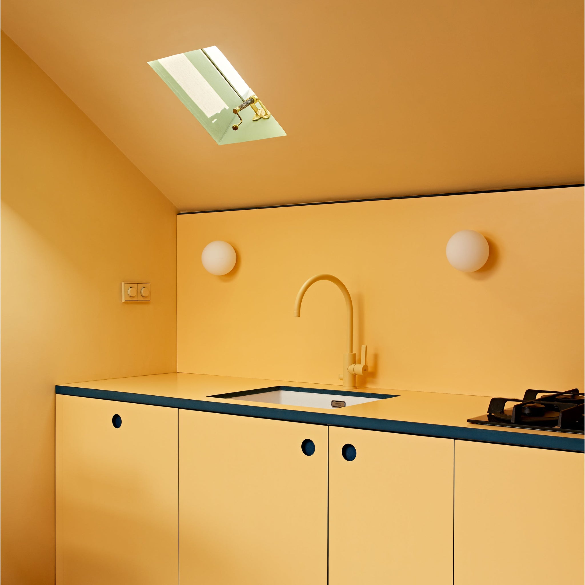 Väggfärg Deep Yellow 02